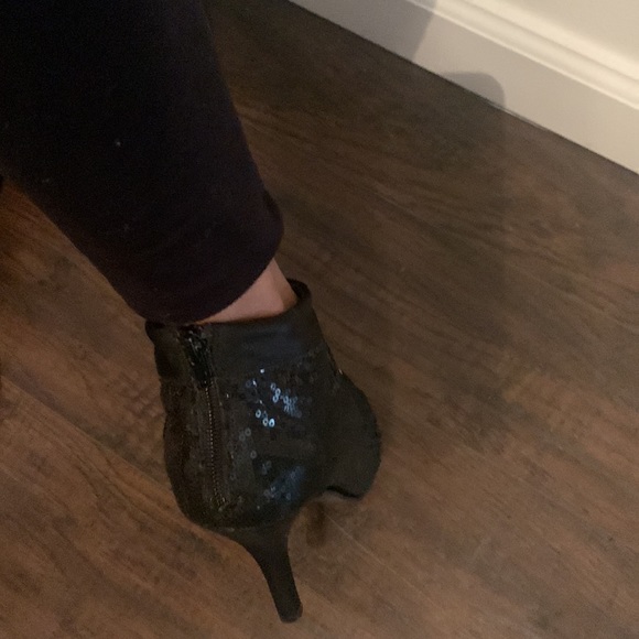Beautiful sequence black ankle boot - Picture 3 of 4
